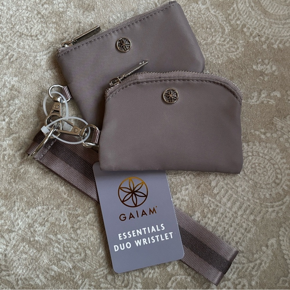 Brand New GAIAM Essentials Duo Wristlet w/ 2 Small Gray Zippered Coin Purses - Picture 2 of 15
